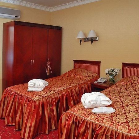 Отель Royal Medical Cezar Трускавец Экстерьер фото
