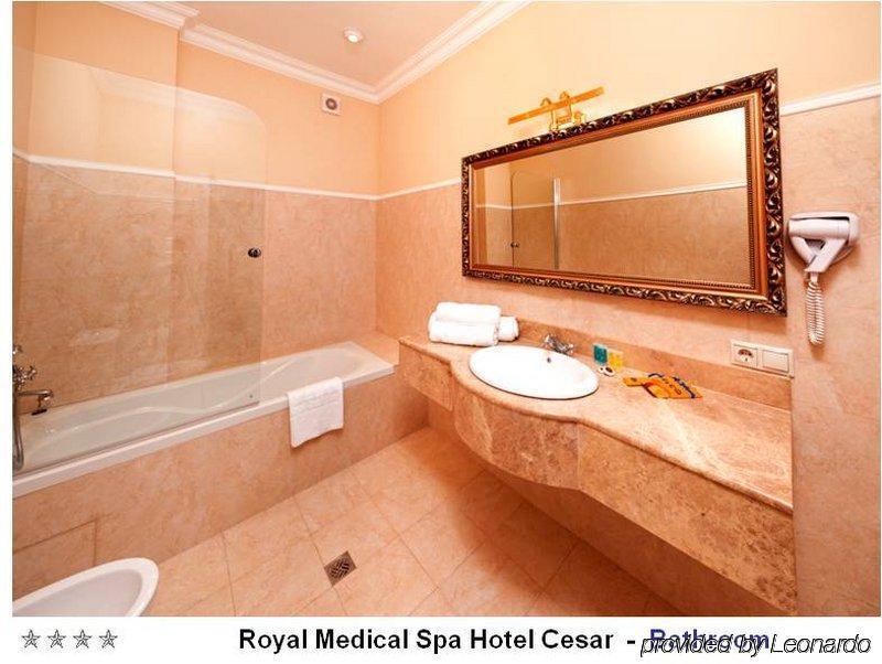 Отель Royal Medical Cezar Трускавец Экстерьер фото